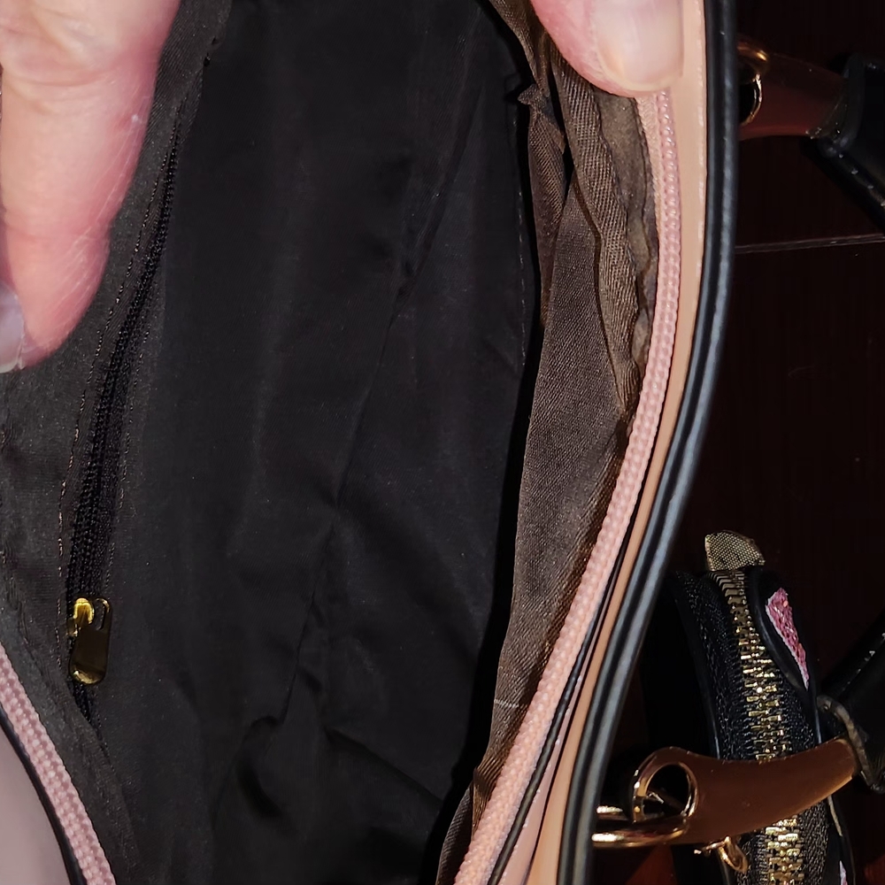Black Handbag - Picture 4 of 5